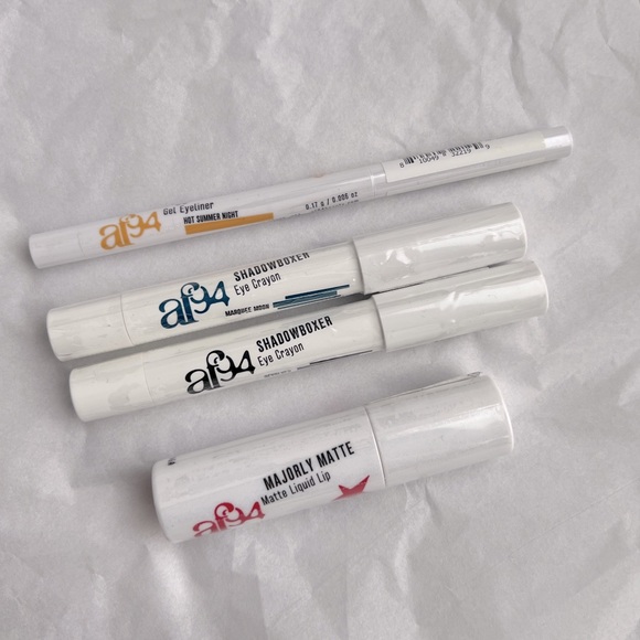 *NEW* AF94 Face Makeup Set of 4. - Picture 1 of 16